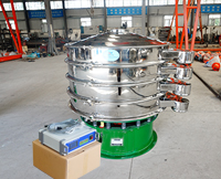 超聲波振動(dòng)篩主要采用超聲波換能器，利用換能器的工作原理能夠減少物料的堵網(wǎng)情況，提高篩分產(chǎn)量。